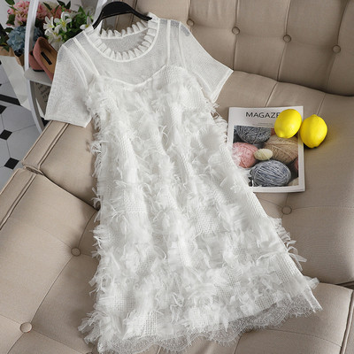 Модерна дамска рокля с къс ръкав и дантела в бял цвят