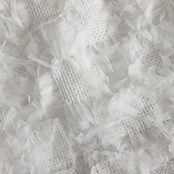 Модерна дамска рокля с къс ръкав и дантела в бял цвят