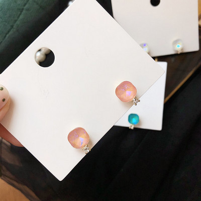 Дамски модерни обеци с камъни в три цвята