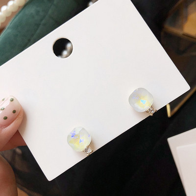 Дамски модерни обеци с камъни в три цвята