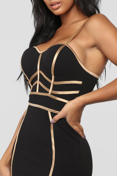 Елегантна дамска рокля в черен,син и червен цвят