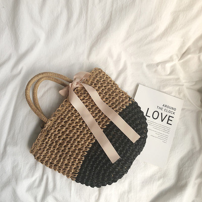 Дамска модерна чанта от плетиво с декорация панделка