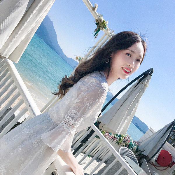 Дамска дантелена рокля за плаж с лотос ръкав в бял цвят