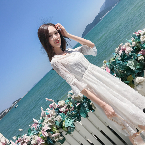 Дамска дантелена рокля за плаж с лотос ръкав в бял цвят