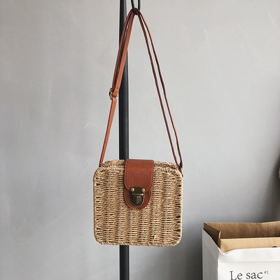 Модерна дамска чанта с метално закопчаване