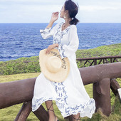 Дамска плажна дълга рокля с бродерия в бял и черен цвят