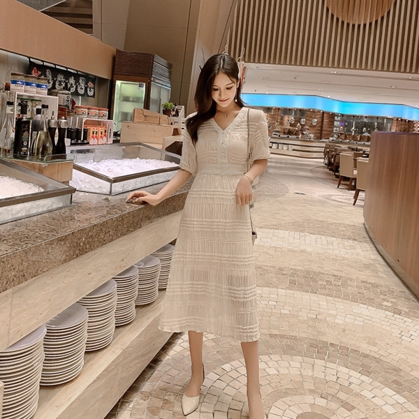 Модерна дамска рокля с V - образно деколте и къс ръкав