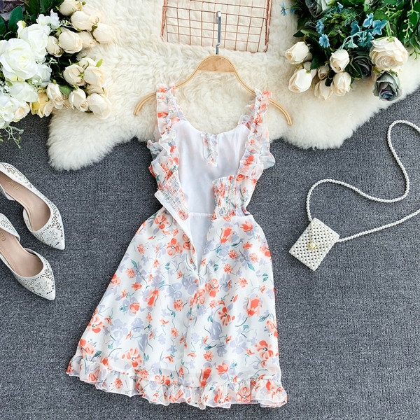 Пролетна дамска рокля с флорален десен 