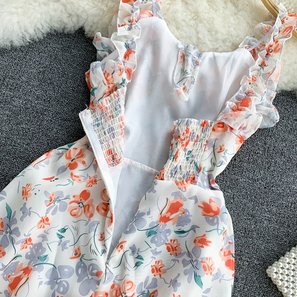 Пролетна дамска рокля с флорален десен 