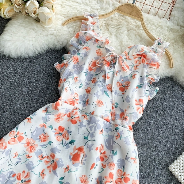 Пролетна дамска рокля с флорален десен 