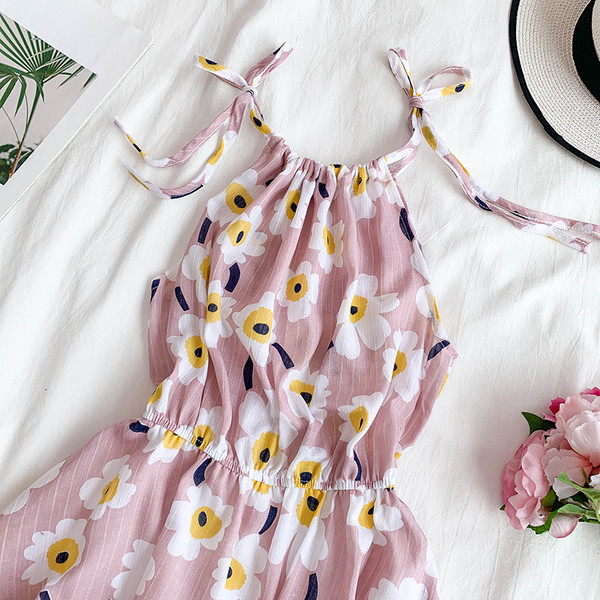 Цветна дамска рокля разкроен модел с флорален десен 