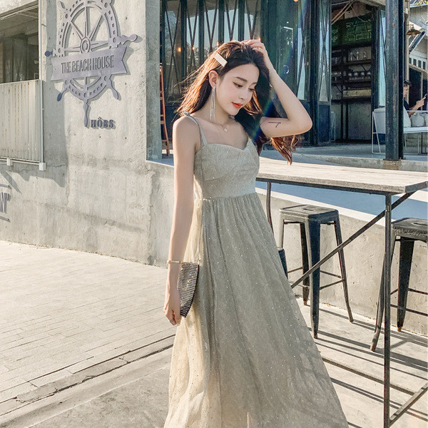 Дамска модерна рокля с презрамки с лъскав ефект