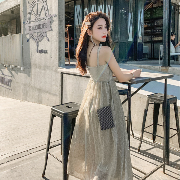 Дамска модерна рокля с презрамки с лъскав ефект