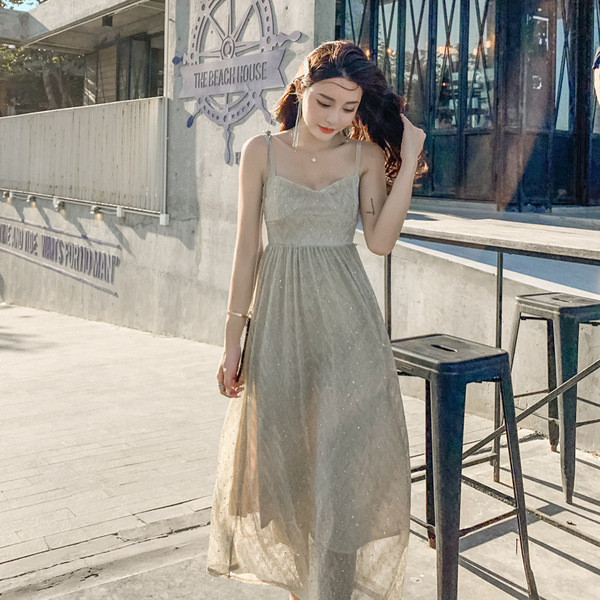 Дамска модерна рокля с презрамки с лъскав ефект