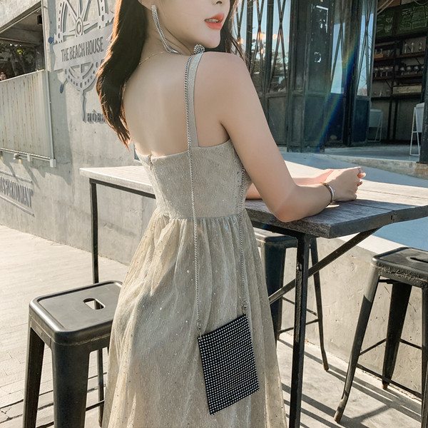 Дамска модерна рокля с презрамки с лъскав ефект