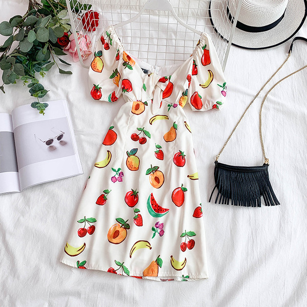 Дамска лятна рокля с къс ръкав и цветна апликация 