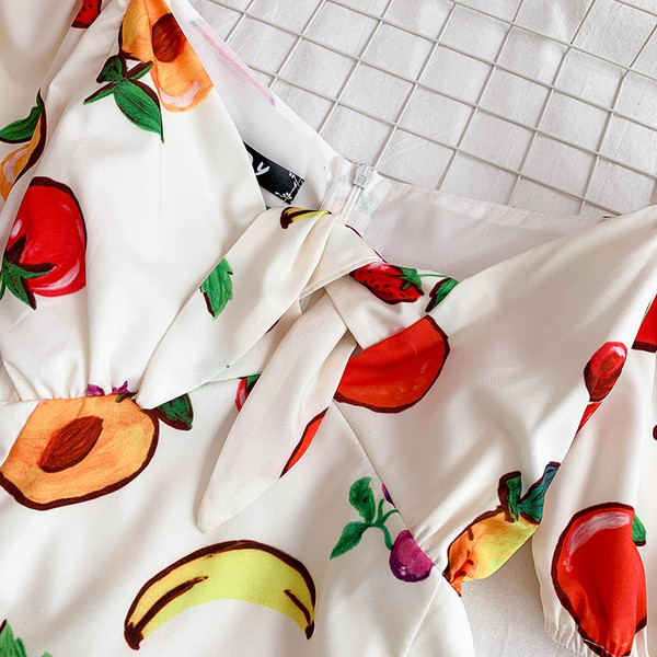 Дамска лятна рокля с къс ръкав и цветна апликация 