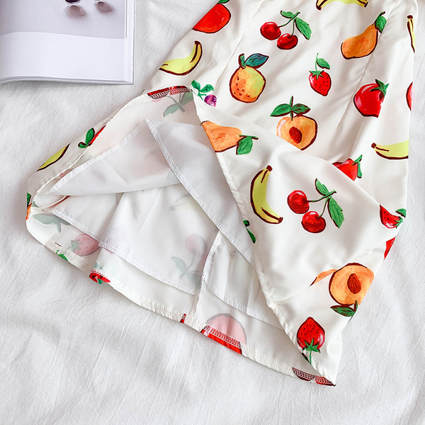 Дамска лятна рокля с къс ръкав и цветна апликация 