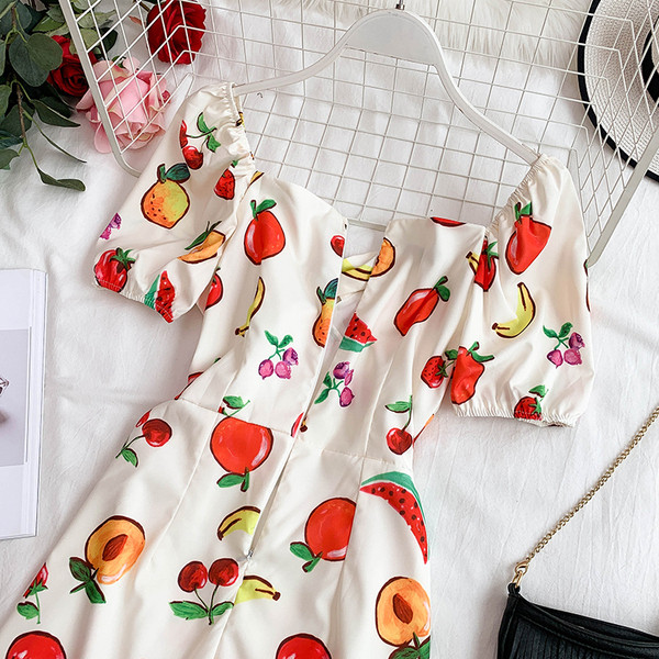 Дамска лятна рокля с къс ръкав и цветна апликация 