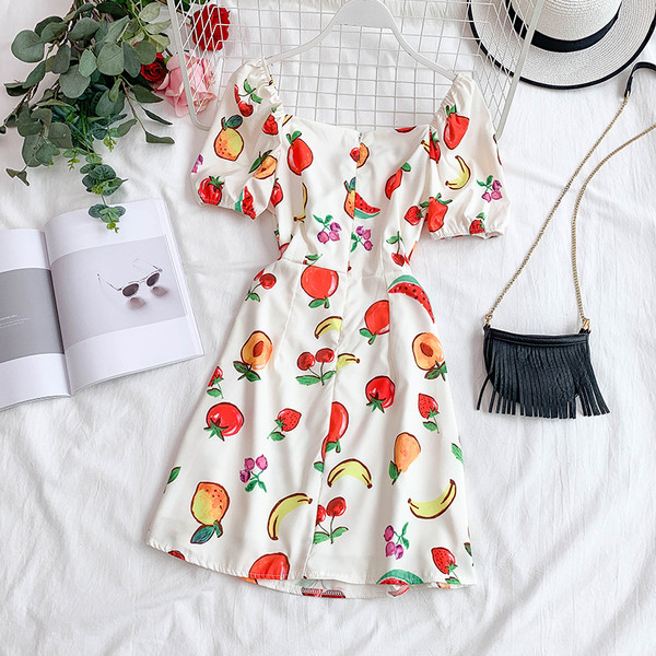 Дамска лятна рокля с къс ръкав и цветна апликация 