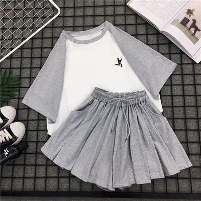 Ежедневен дамски комплект от две части тениска + къси панталони в два цвята