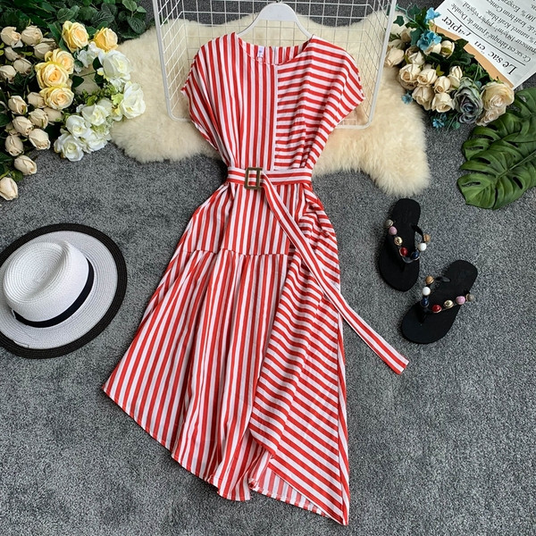 Раирана дамска рокля асиметричен модел в няколко цвята 