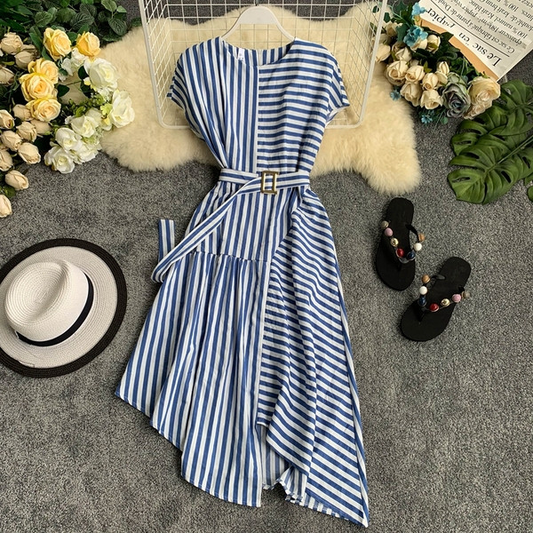 Раирана дамска рокля асиметричен модел в няколко цвята 