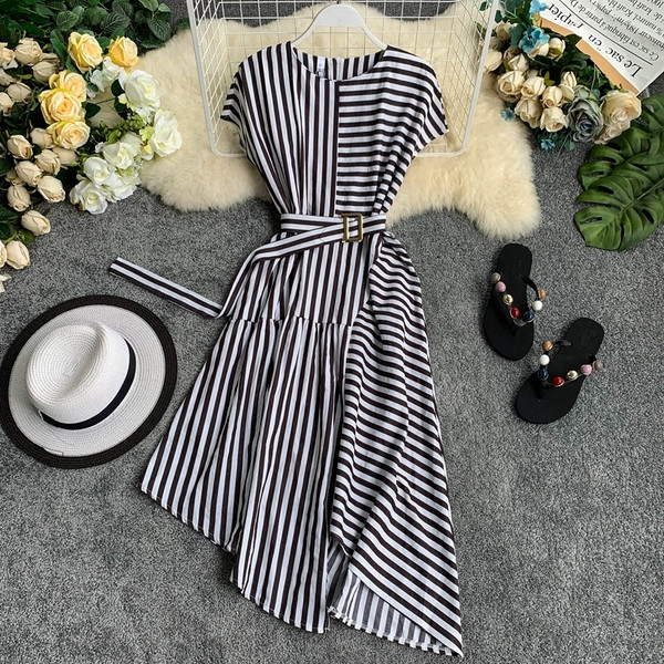 Раирана дамска рокля асиметричен модел в няколко цвята 