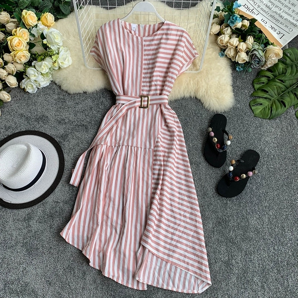 Раирана дамска рокля асиметричен модел в няколко цвята 