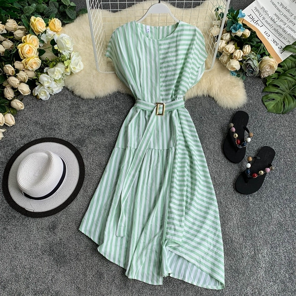 Раирана дамска рокля асиметричен модел в няколко цвята 