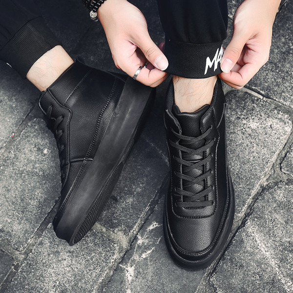 Модерни мъжки кецове в червен,черен и бял цвят 