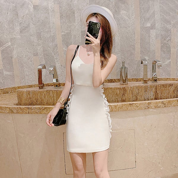 Къса бяла дамска рокля с  V-образно деколте 