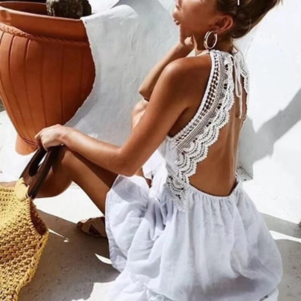 Разкроена дамска рокля в с дантела и гол гръб