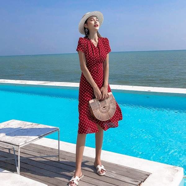 Ежедневна дамска рокля с къс ръкав подходяща и за плаж 