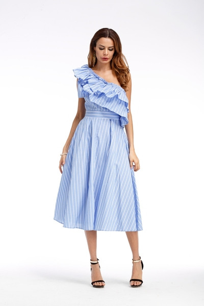 Стилна дамска  раирана рокля разкроен модел с един ръкав 