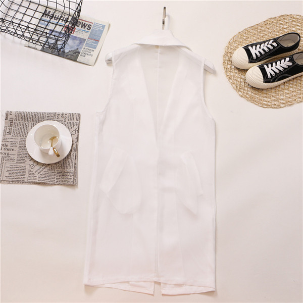 Модерно дамско сако без ръкави в бял и черен цвят