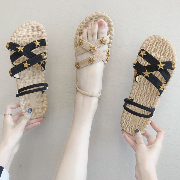 Дамски сандали в два цвята и метална декорация