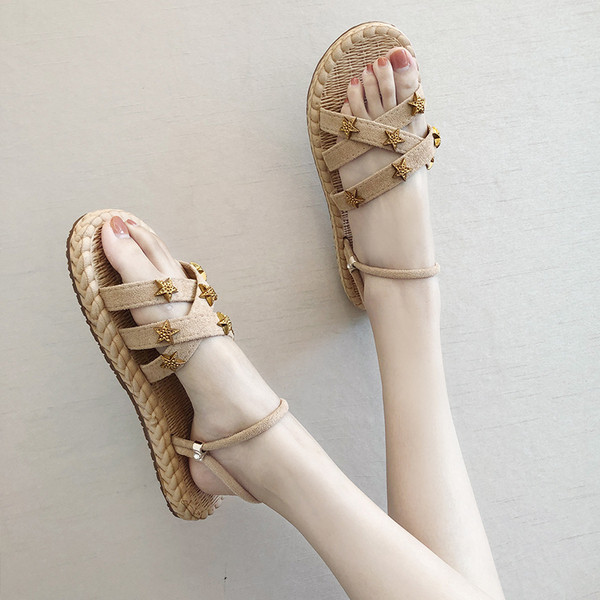 Дамски сандали в два цвята и метална декорация