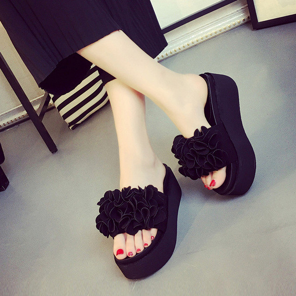 Елегантни дамски чехли на платформа в три цвята 