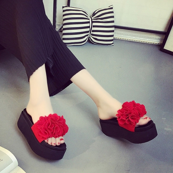 Елегантни дамски чехли на платформа в три цвята 