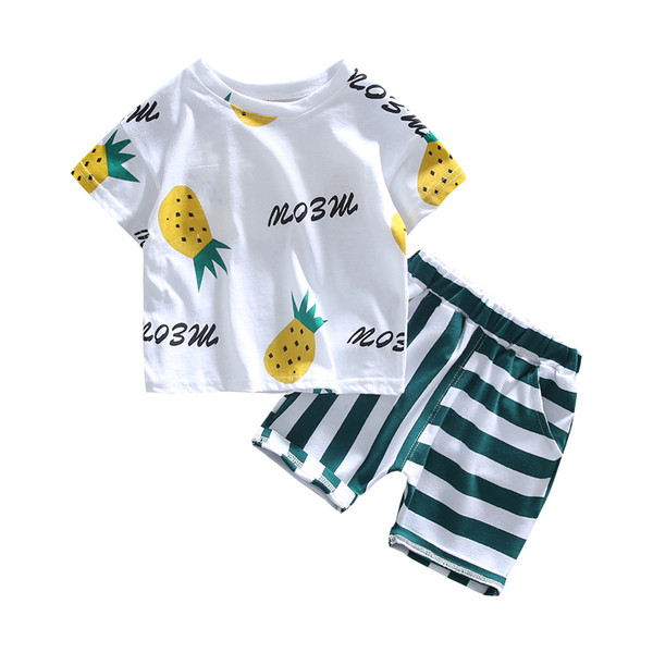 Детски модерен комплект за момчета от две части с апликация