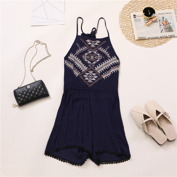 Καθημερινές γυναικείες φόρμες με λεπτές λωρίδες σε διάφορα χρώματα