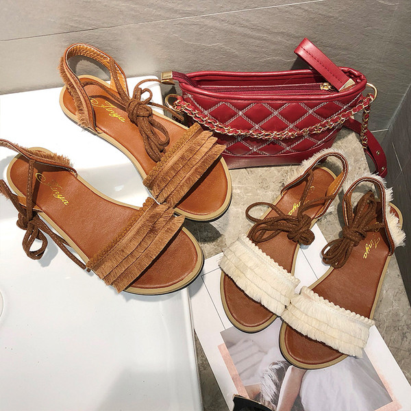 Νέα μοντέλα γυναικεία σανδάλια σε λευκό και καφέ χρώμα