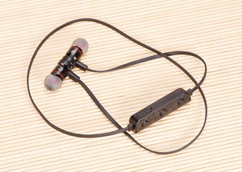 Ασύρματο ακουστικό M9 Bluetooth για αθλήματα με μικρόφωνο, Bluetooth, μαγνήτη σε μαύρο χρώμα
