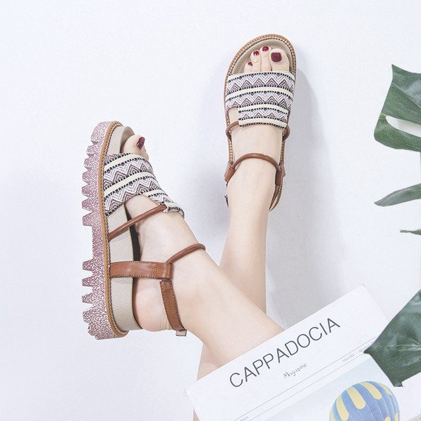 Γυναικεία σανδάλια καθημερινά από  δερμάτινη και  πλατφόρμα