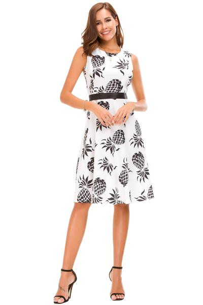 Μοντέρνο λευκό γυναικείο φόρεμα  με πολύχρωμες εφαρμογές