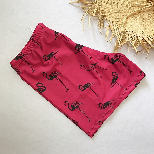 Μοντέρνα ανδρικά μαγιό με εφαρμογές