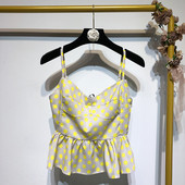 Maiou de damă stilat model scurt cu bretele subțiri de culoare bej