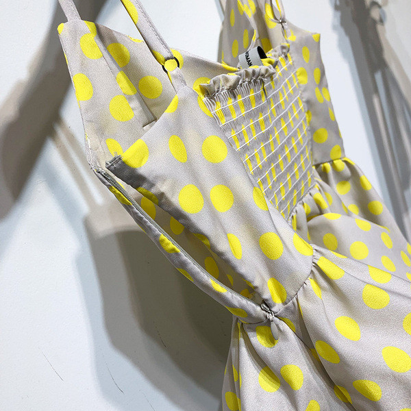 Maiou de damă stilat model scurt cu bretele subțiri de culoare bej