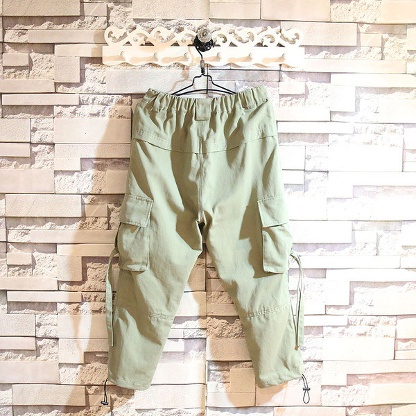 Pantaloni sport barbati cu buzunare laterale si cravate in doua culori